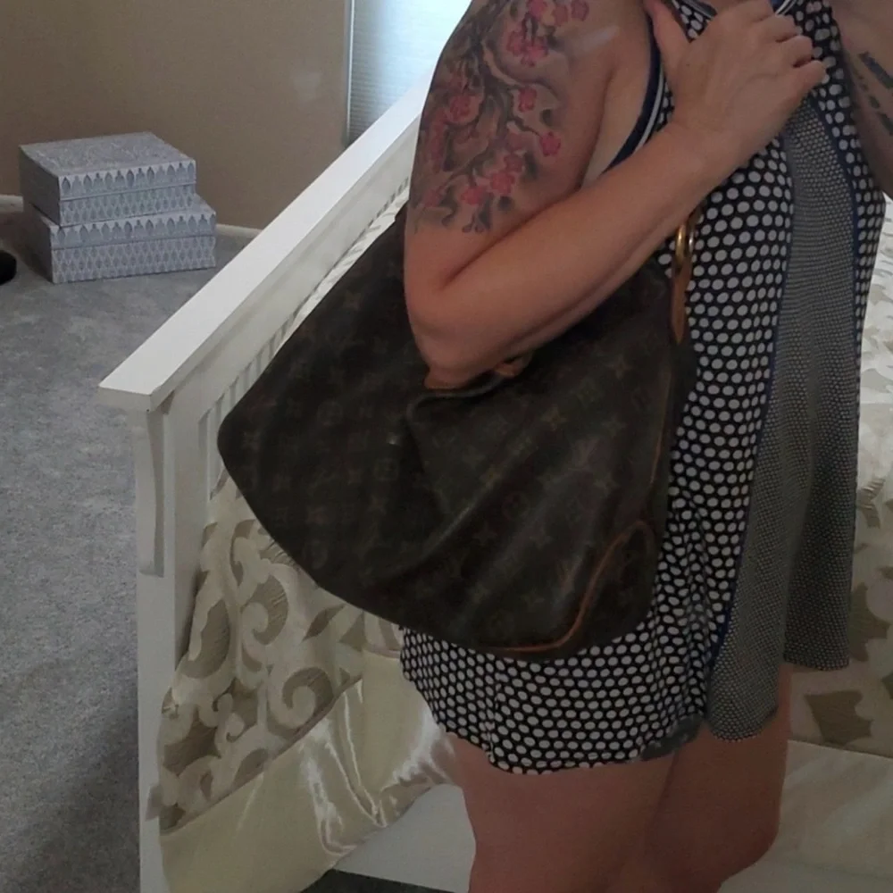 Louis Vuitton MM Delightful Bag - Picture 10 of 10